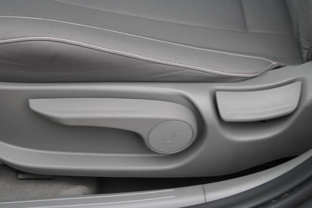 Used 2024 Hyundai Elantra Blue FWD image 30