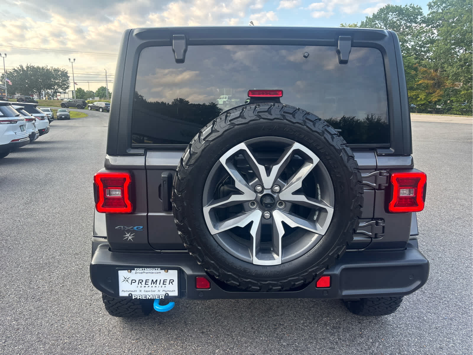 Used 2024 Jeep Wrangler Unlimited w/ Convenience Group AWD/4WD image 6