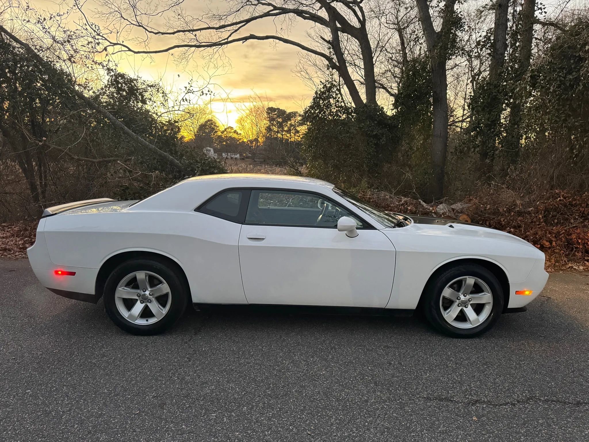 Used 2011 Dodge Challenger image 2