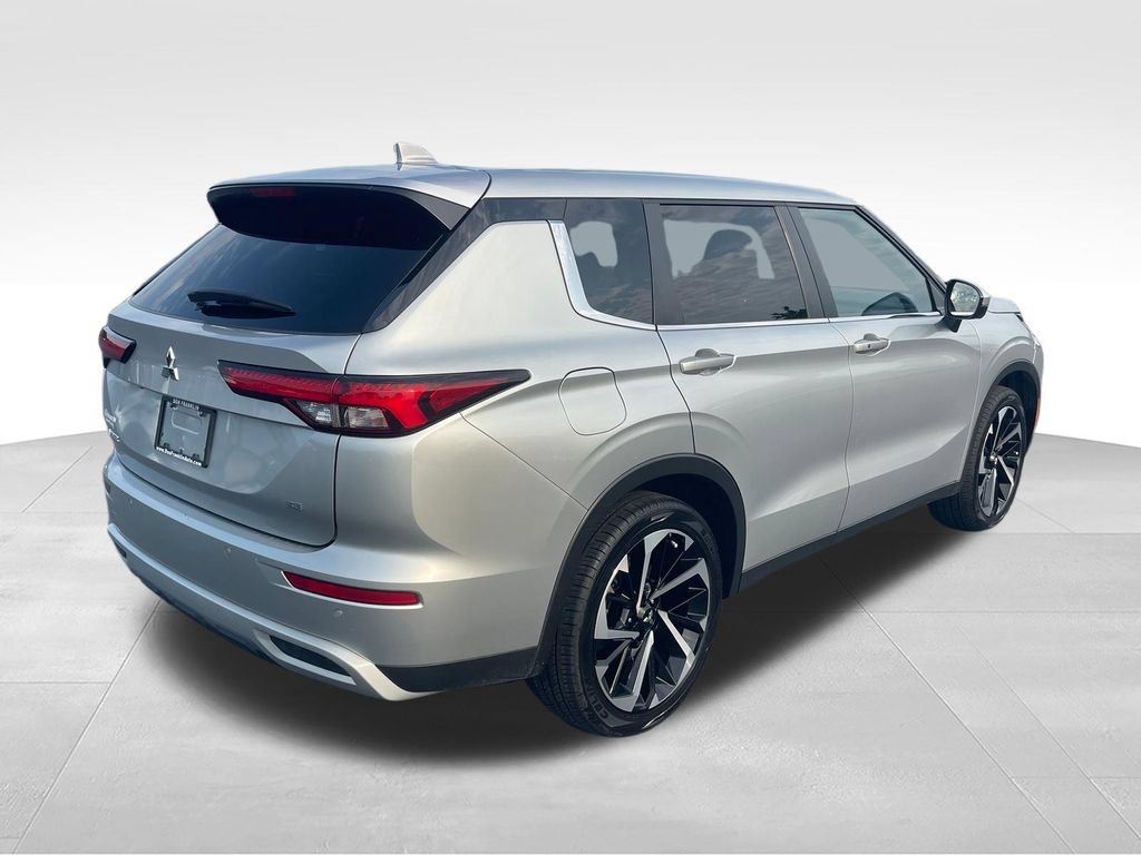 Used 2024 Mitsubishi Outlander SE AWD/4WD image 5