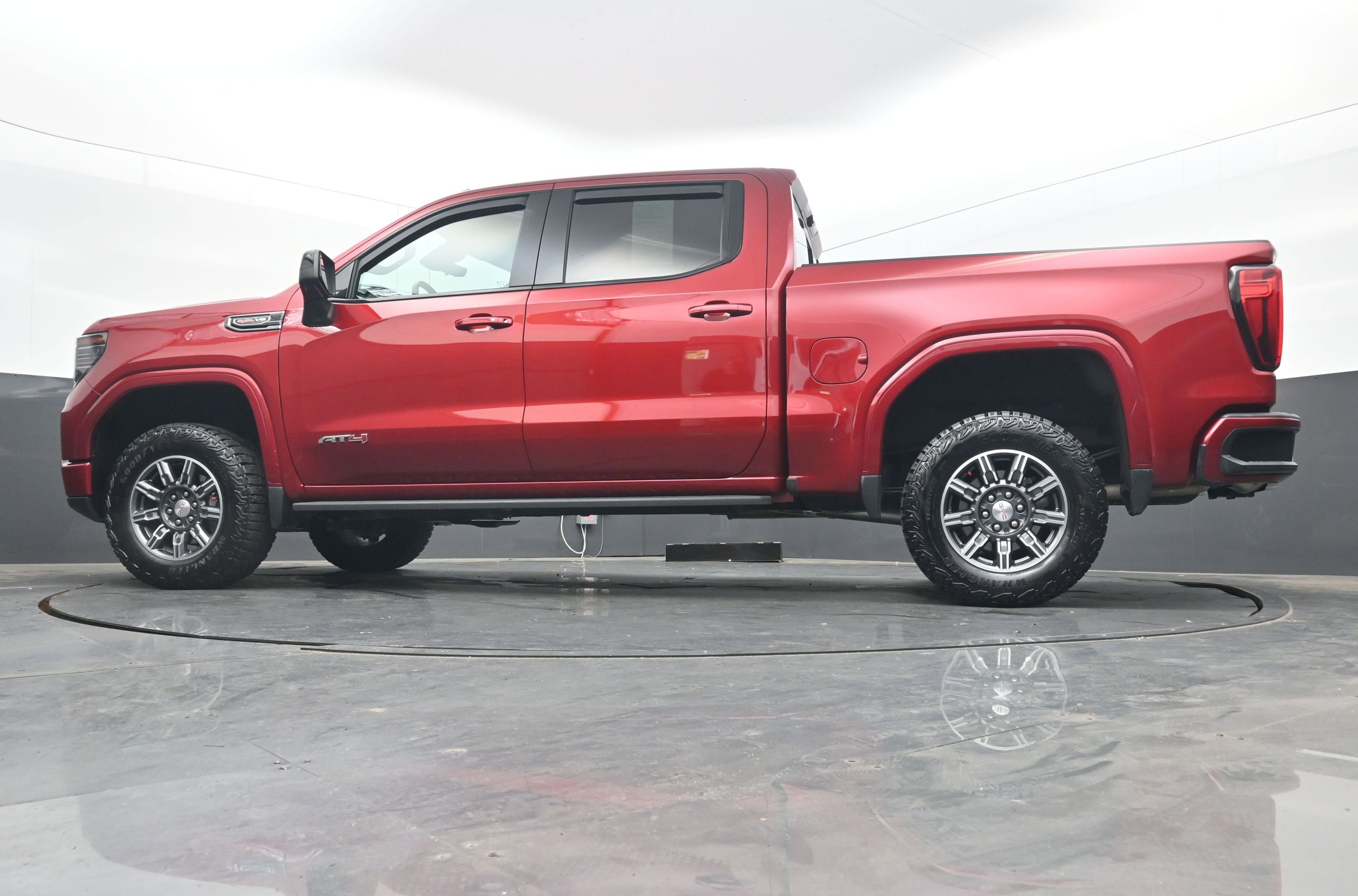Used 2024 GMC Sierra 1500 AT4 w/ Technology Package image 30