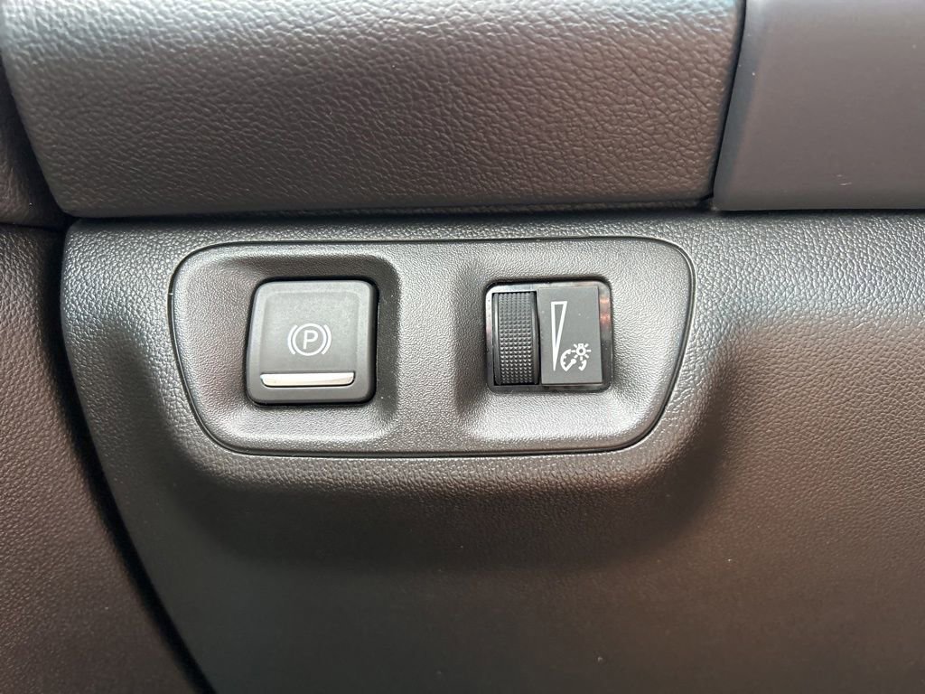 Used 2023 GMC Acadia SLE w/ Driver Convenience Package image 32