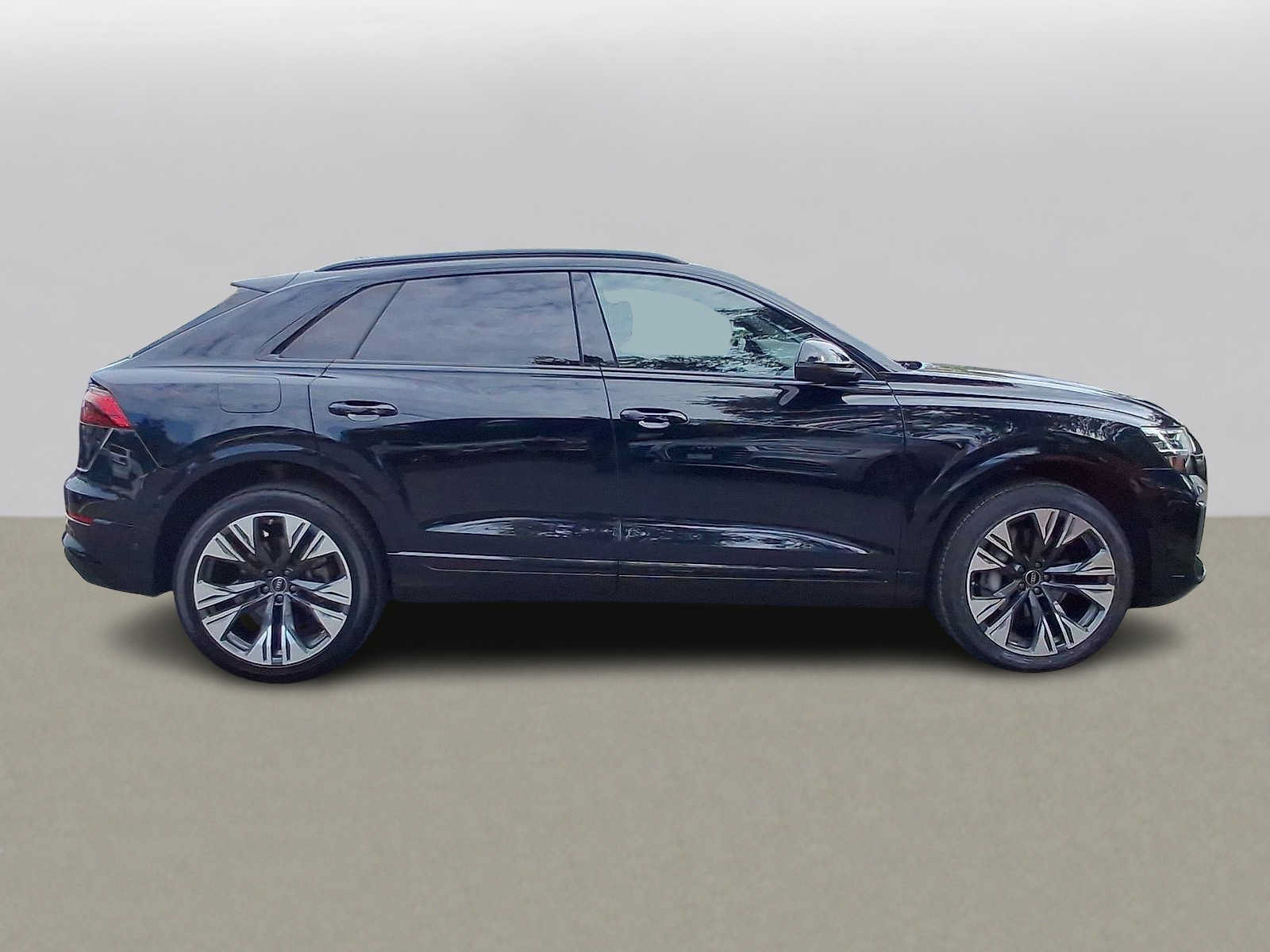 Certified 2024 Audi Q8 Premium Plus AWD/4WD image 32