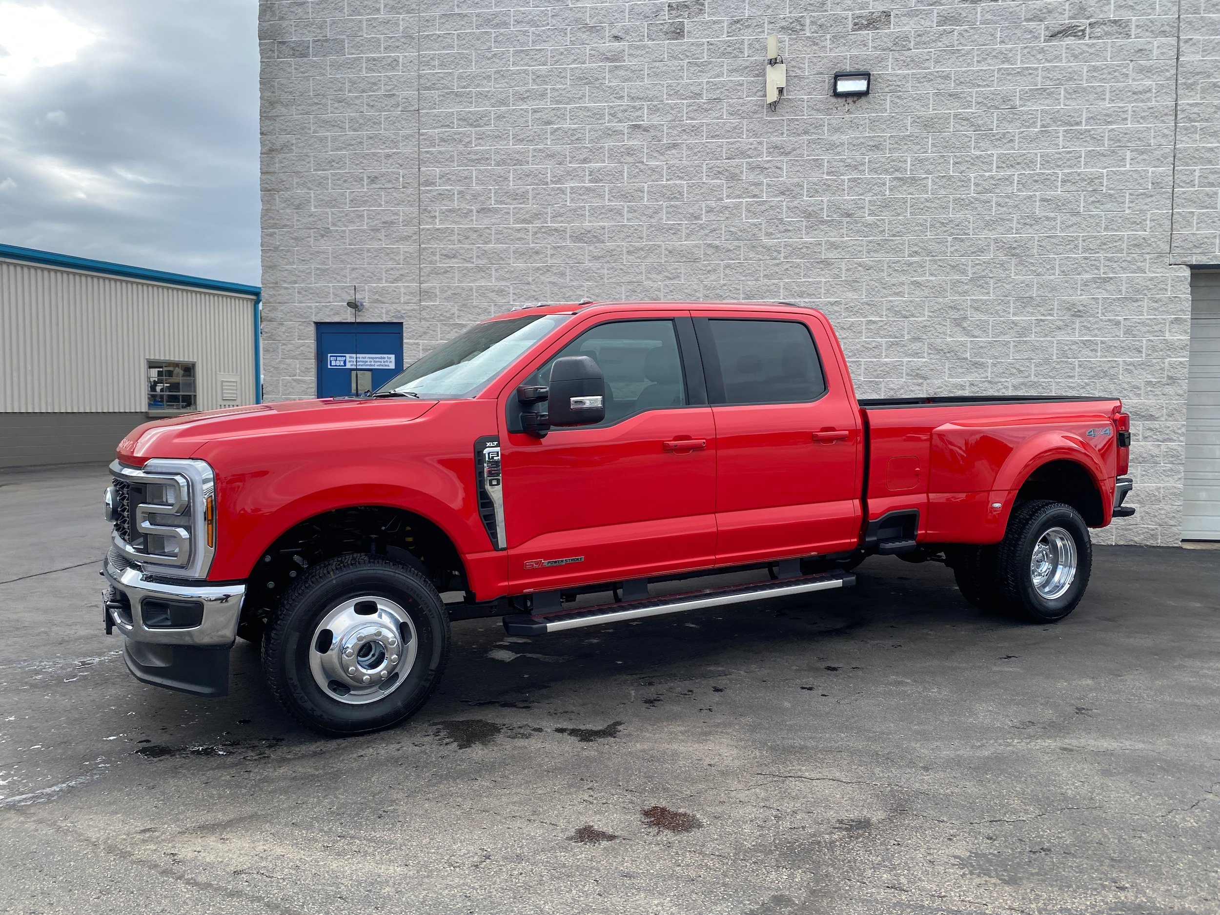 New 2027 Ford F350 XLT w/ XLT Premium Package AWD/4WD image 4