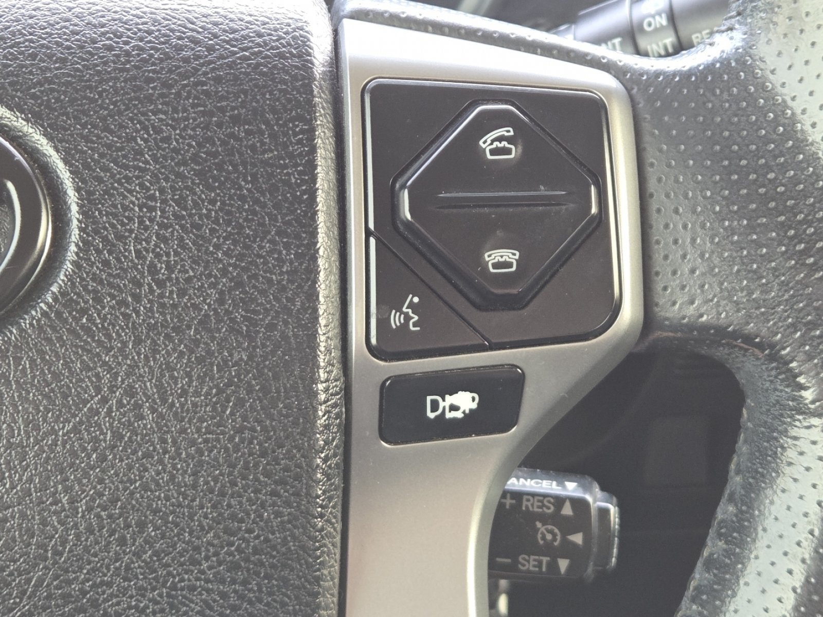 Used 2014 Toyota 4Runner SR5 Premium AWD/4WD image 30