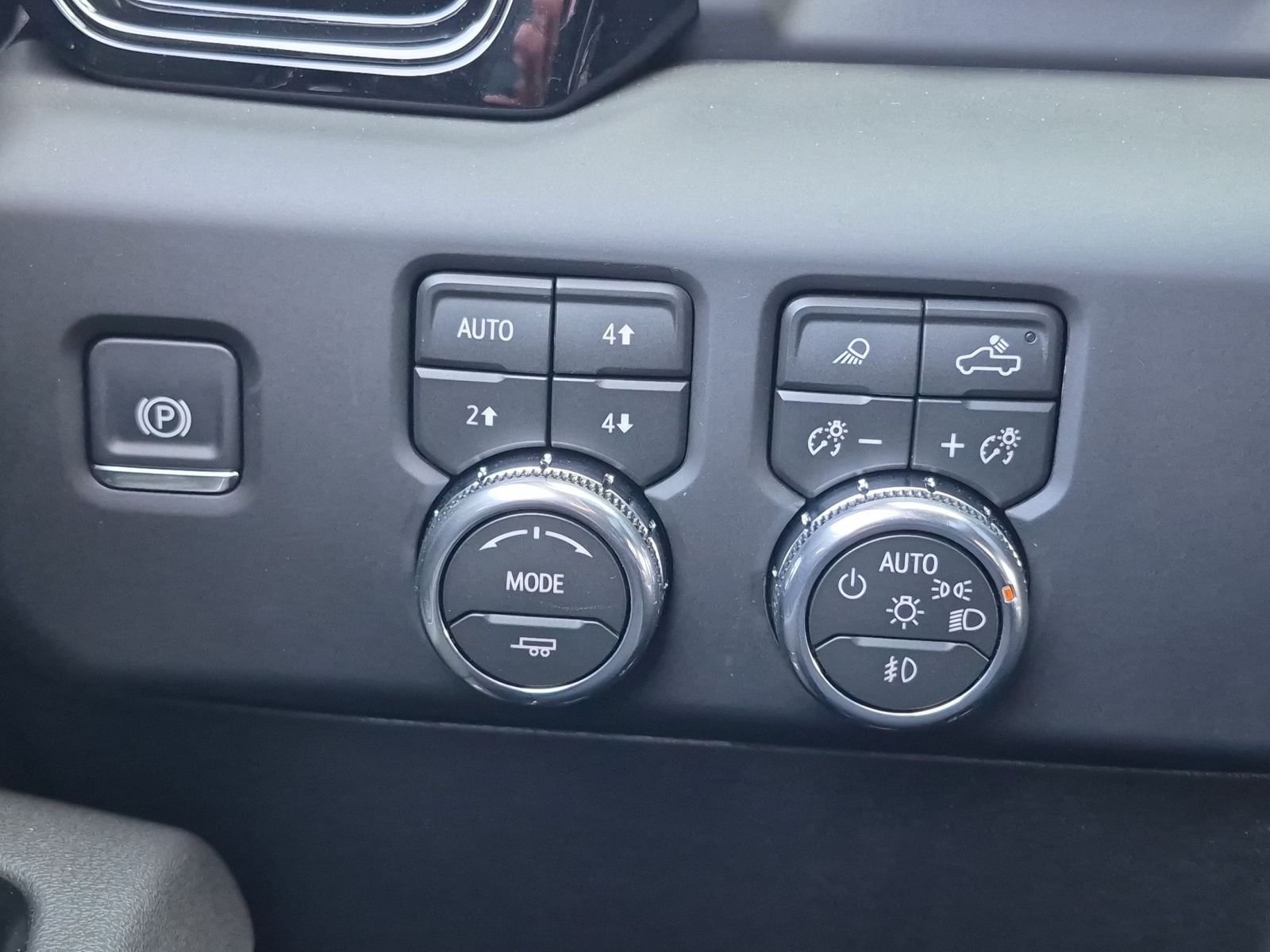 New 2026 GMC Sierra 2500 AT4 w/ AT4 Premium Plus Package AWD/4WD image 17