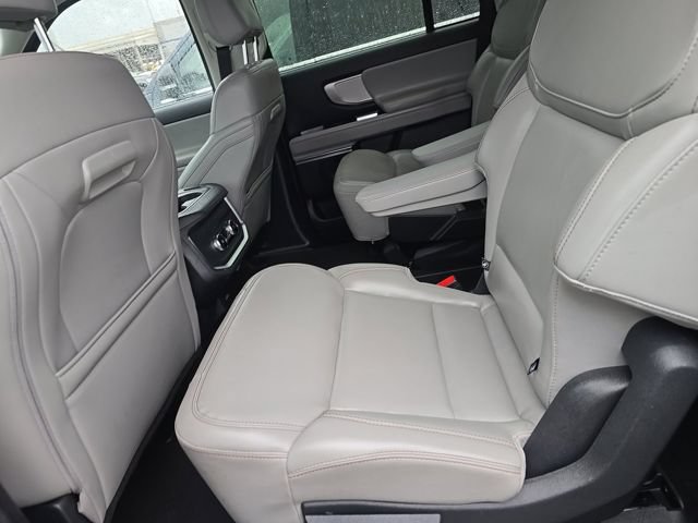 Used 2025 Ford Expedition Active AWD/4WD image 13