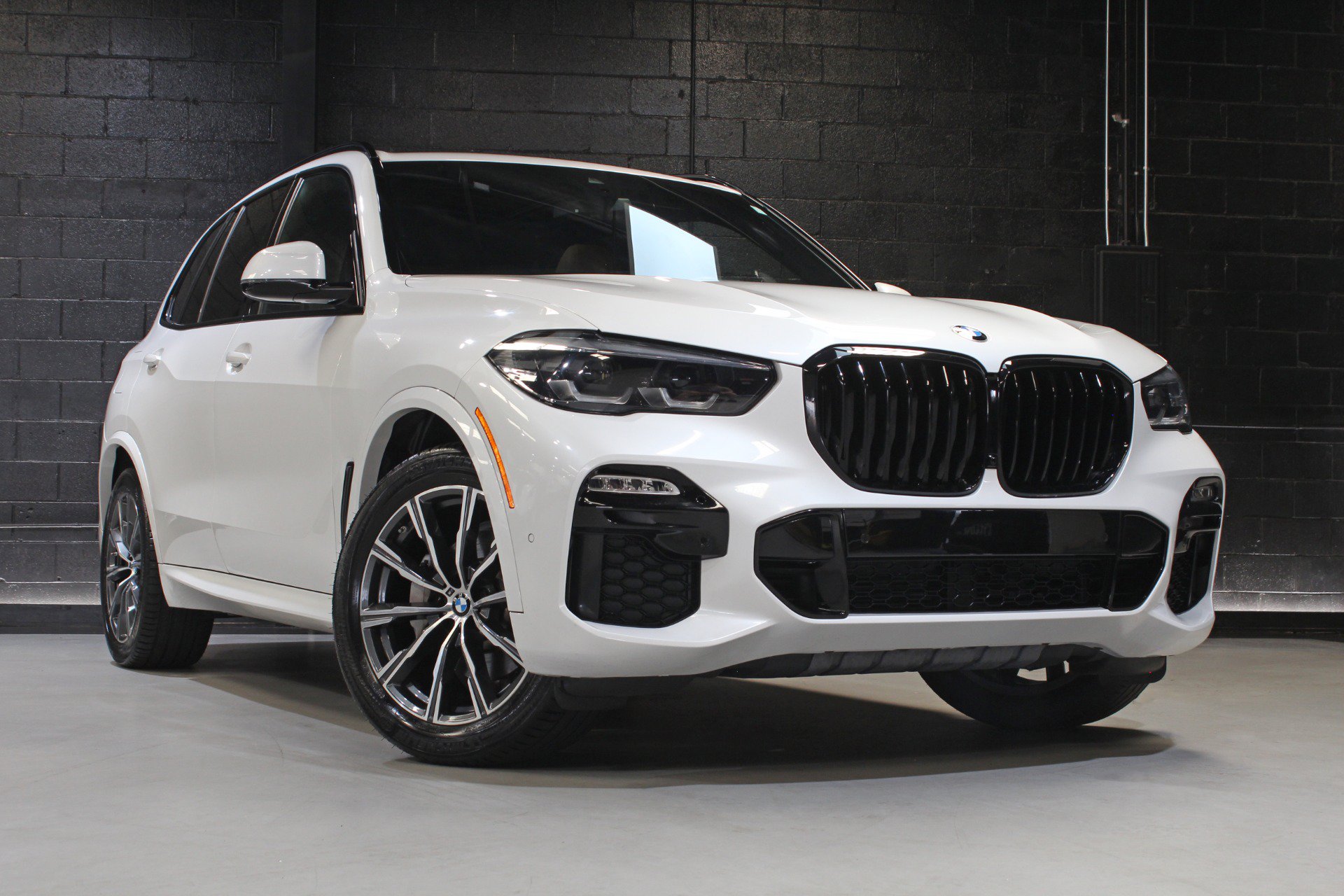 Used 2021 BMW X5 xDrive40i w/ M Sport Package AWD/4WD image 10