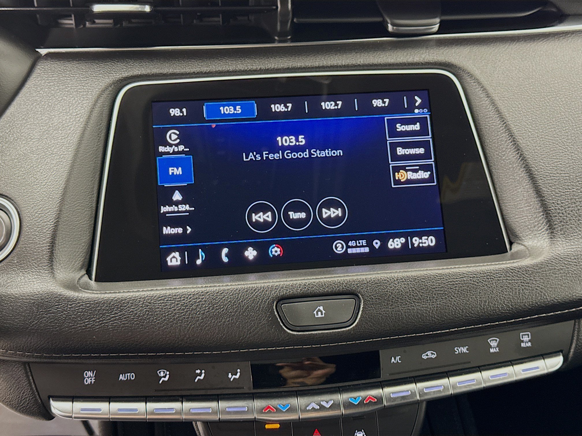 Used 2022 Cadillac XT4 Premium Luxury w/ Enhanced Visibility Package FWD image 15