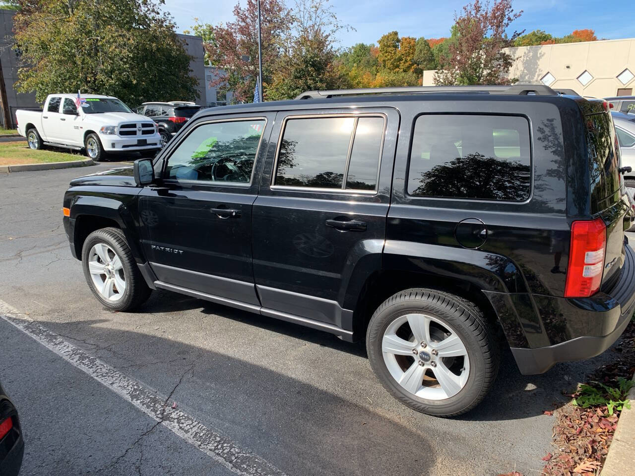 Used 2016 Jeep Patriot Latitude AWD/4WD image 9