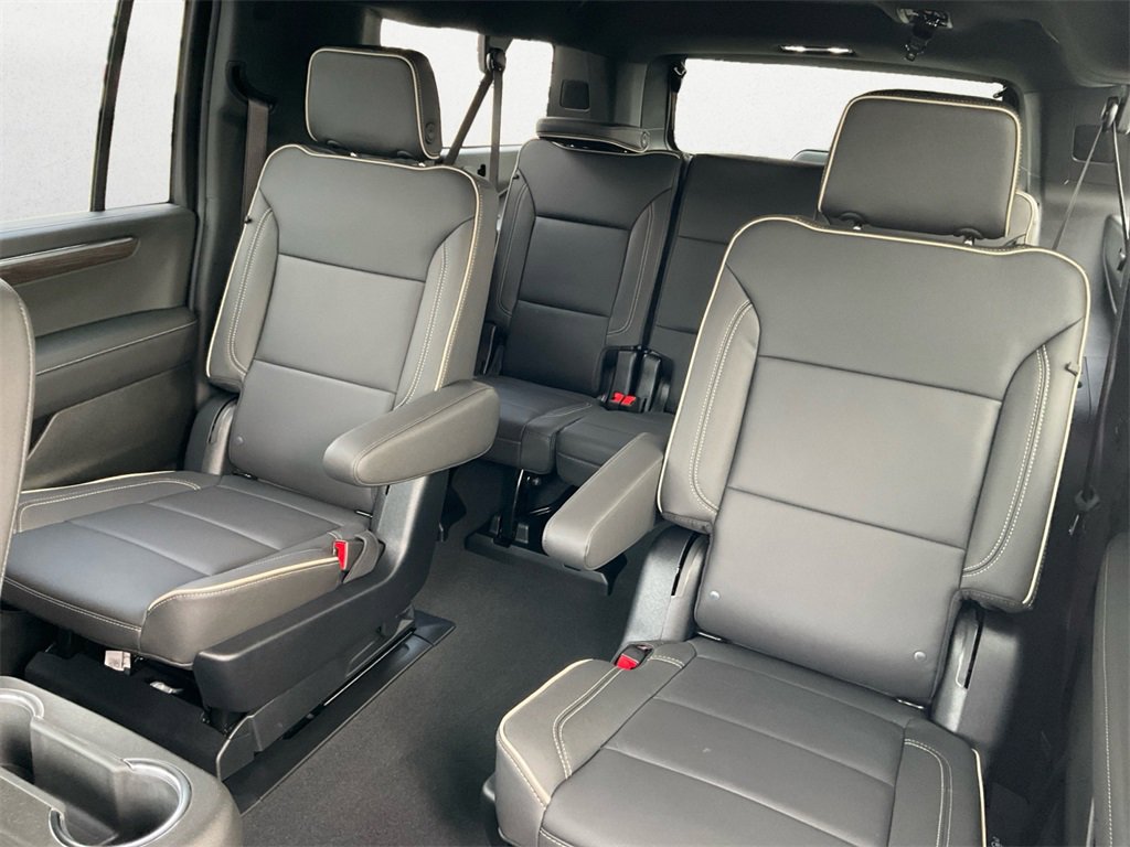 New 2026 Chevrolet Suburban Premier image 9