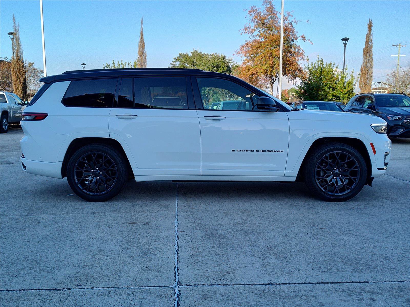Used 2024 Jeep Grand Cherokee L Summit w/ High Altitude Package image 11