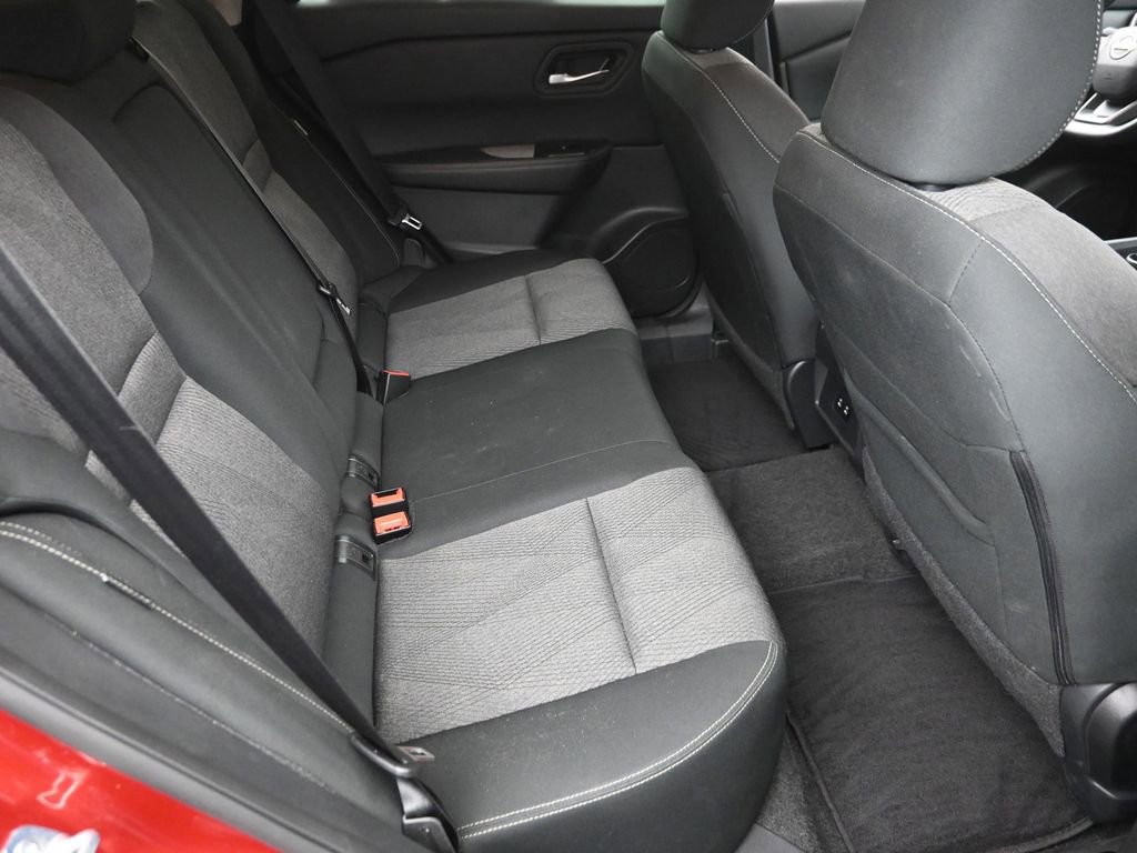 Used 2025 Nissan Rogue SV image 8