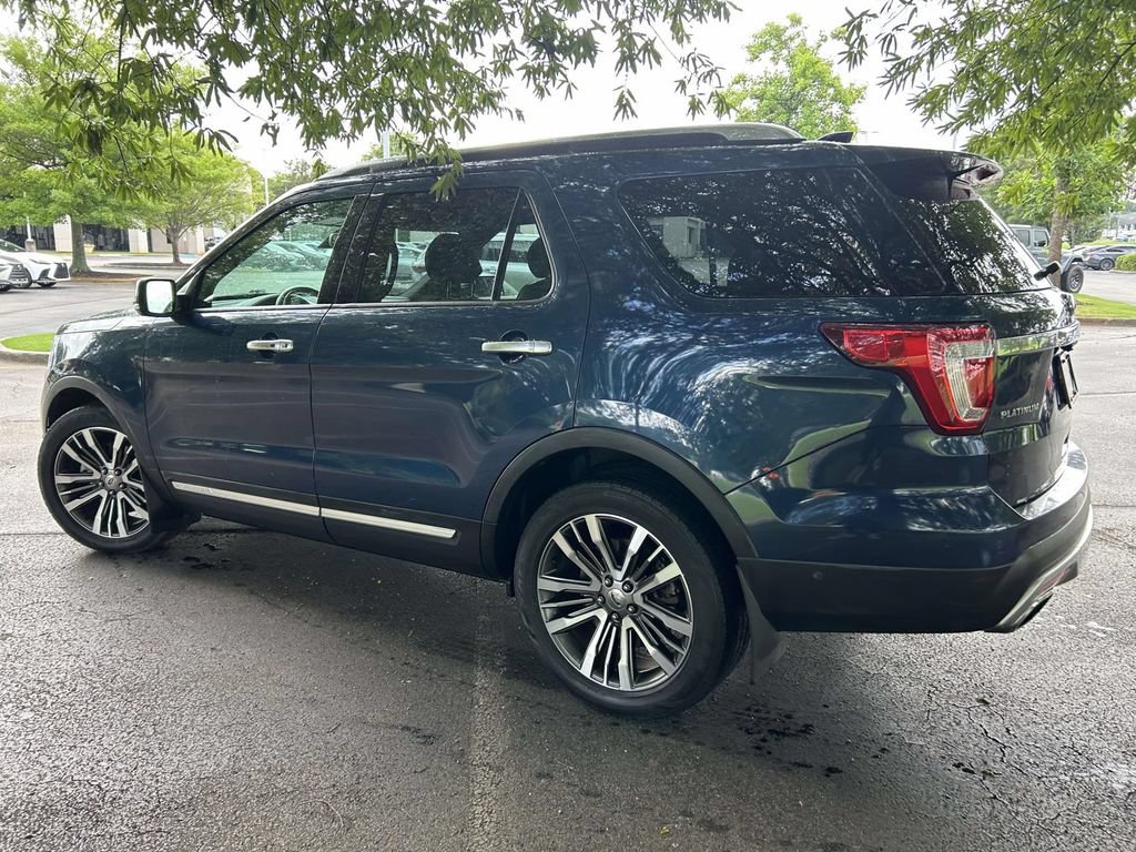 Used 2017 Ford Explorer Platinum AWD/4WD image 4