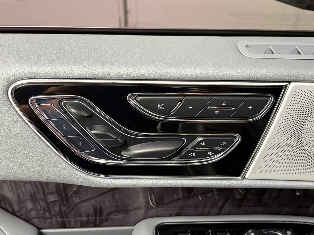 Used 2019 Lincoln Navigator Reserve AWD/4WD image 14