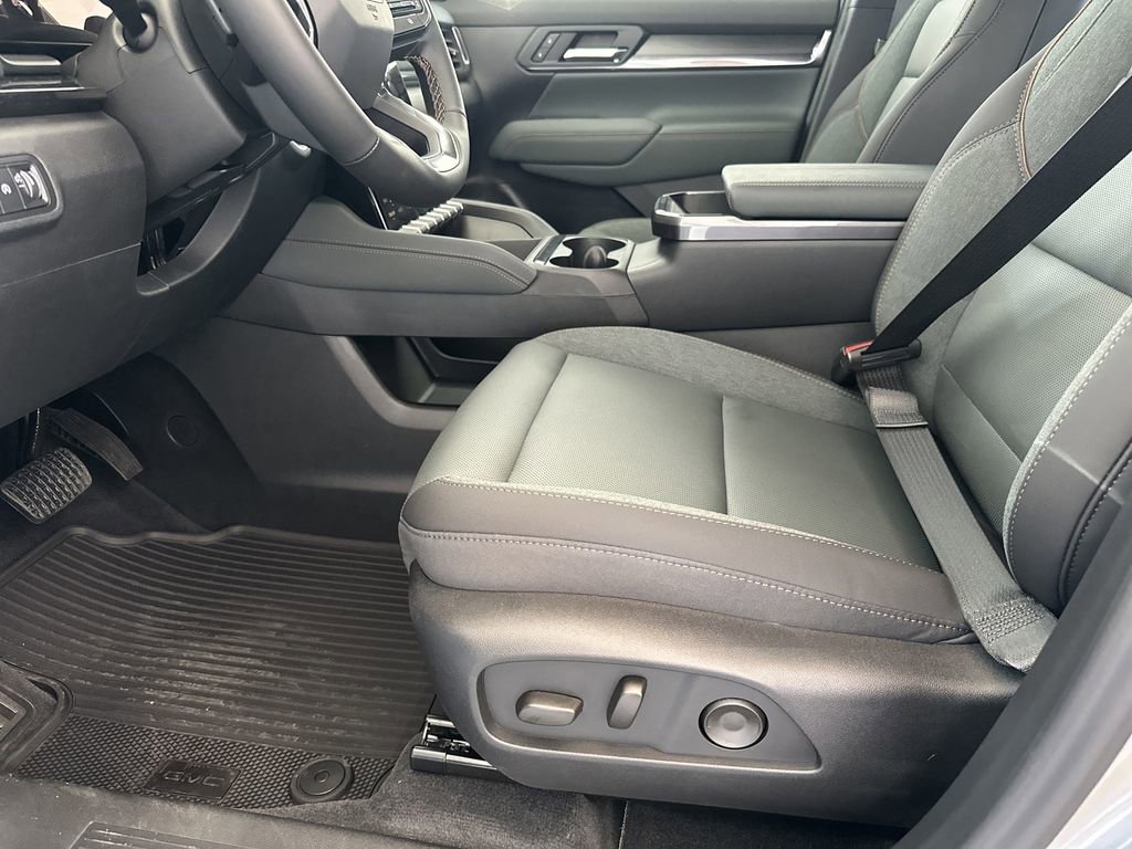 New 2026 GMC Terrain AT4 w/ Technology Package II AWD/4WD image 14