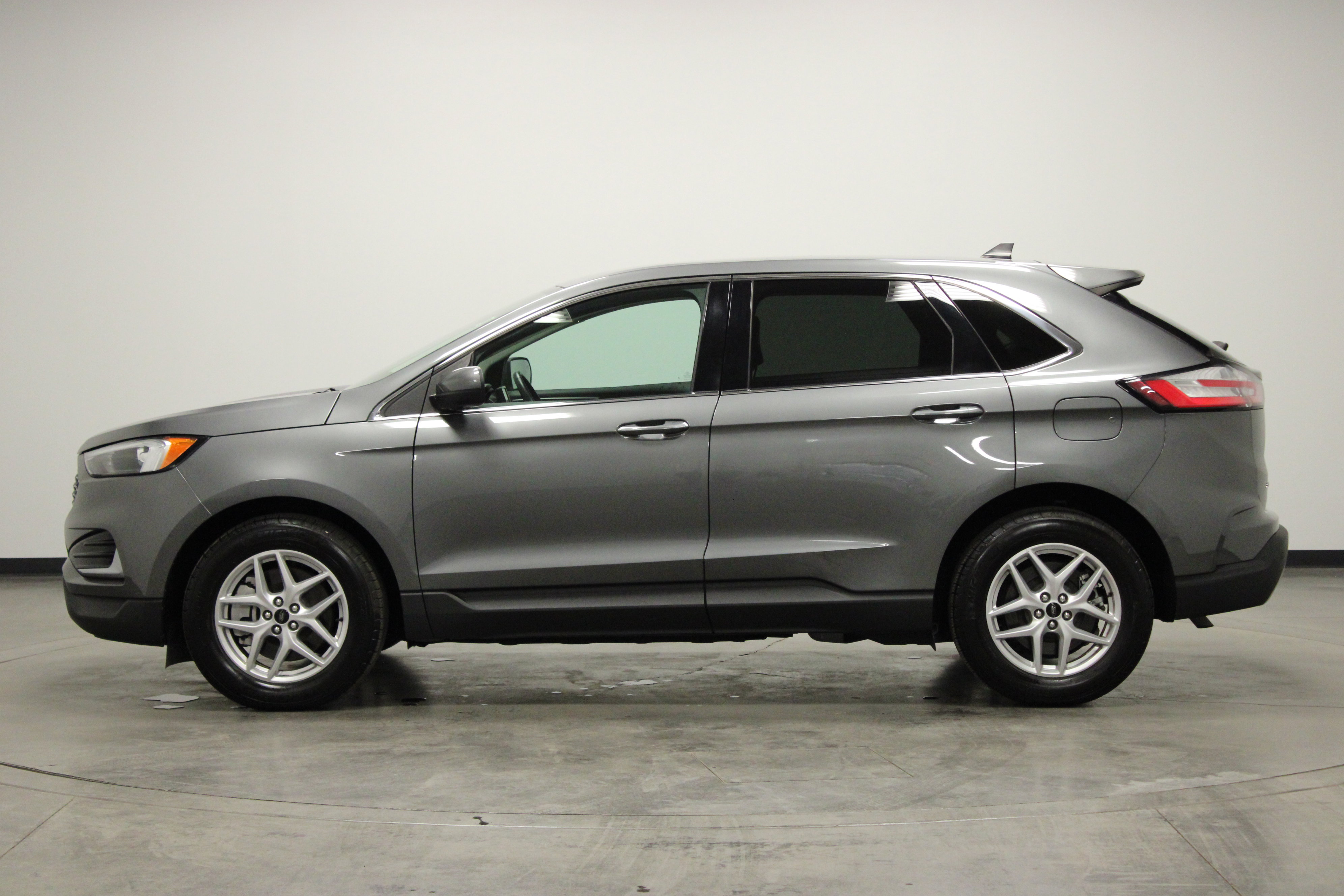 Used 2024 Ford Edge SEL AWD/4WD image 5