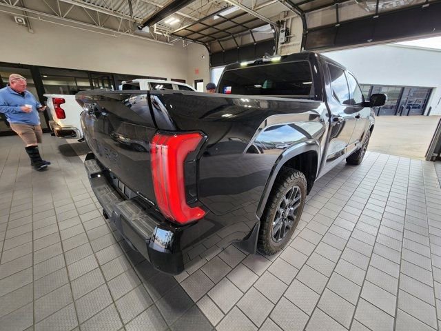 Used 2025 Toyota Tundra Platinum video 4