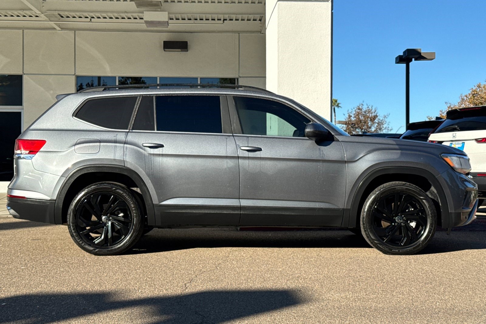 Used 2023 Volkswagen Atlas SE image 7