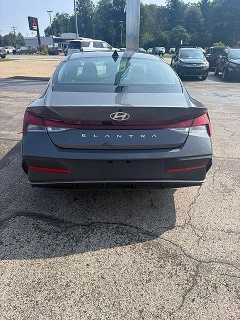 Certified 2026 Hyundai Elantra SE FWD image 6