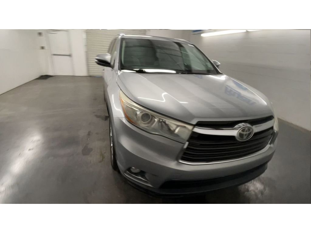 Used 2014 Toyota Highlander Limited Platinum image 3