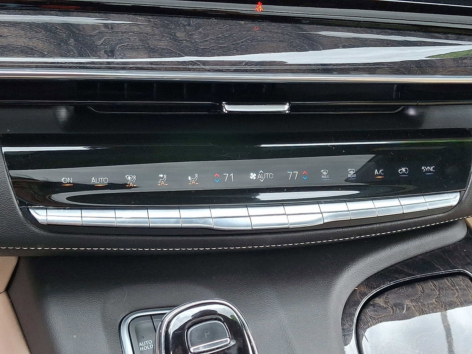 Used 2022 Cadillac Escalade Premium Luxury AWD/4WD image 18