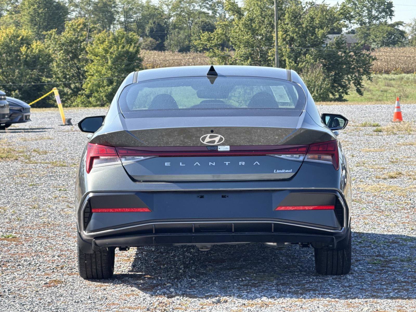New 2025 Hyundai Elantra Limited image 14