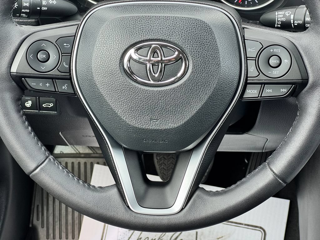 Used 2022 Toyota RAV4 XLE Premium AWD/4WD image 21