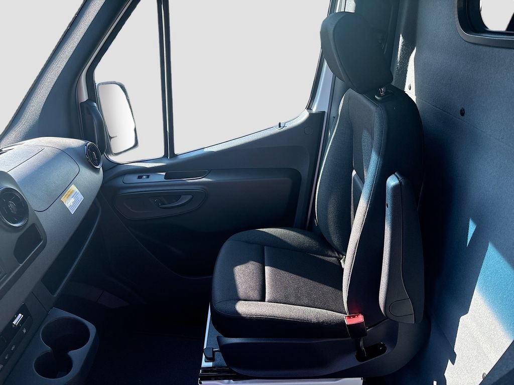 New 2025 Mercedes-Benz eSprinter 170 Cargo image 32