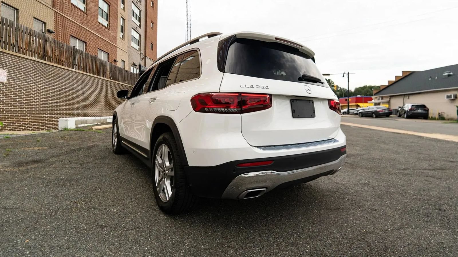 Used 2020 Mercedes-Benz GLB 250 4MATIC w/ Premium Package image 6
