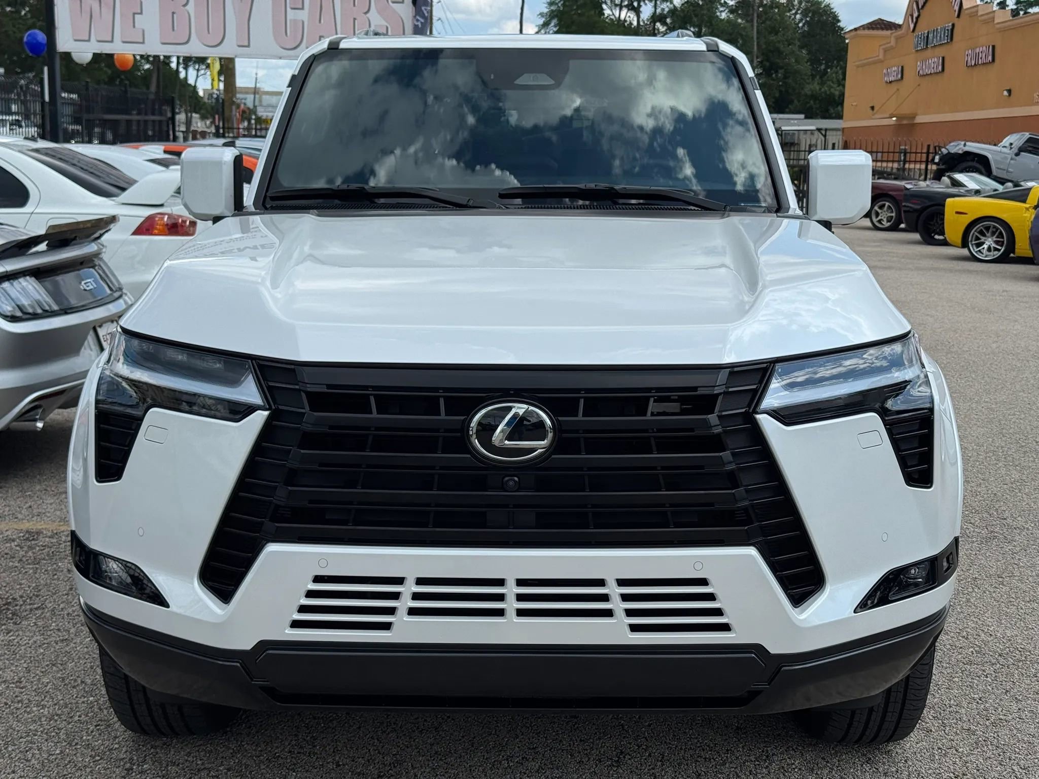 Used 2026 Lexus GX 550 w/ Accessory Package (2T) AWD/4WD image 2