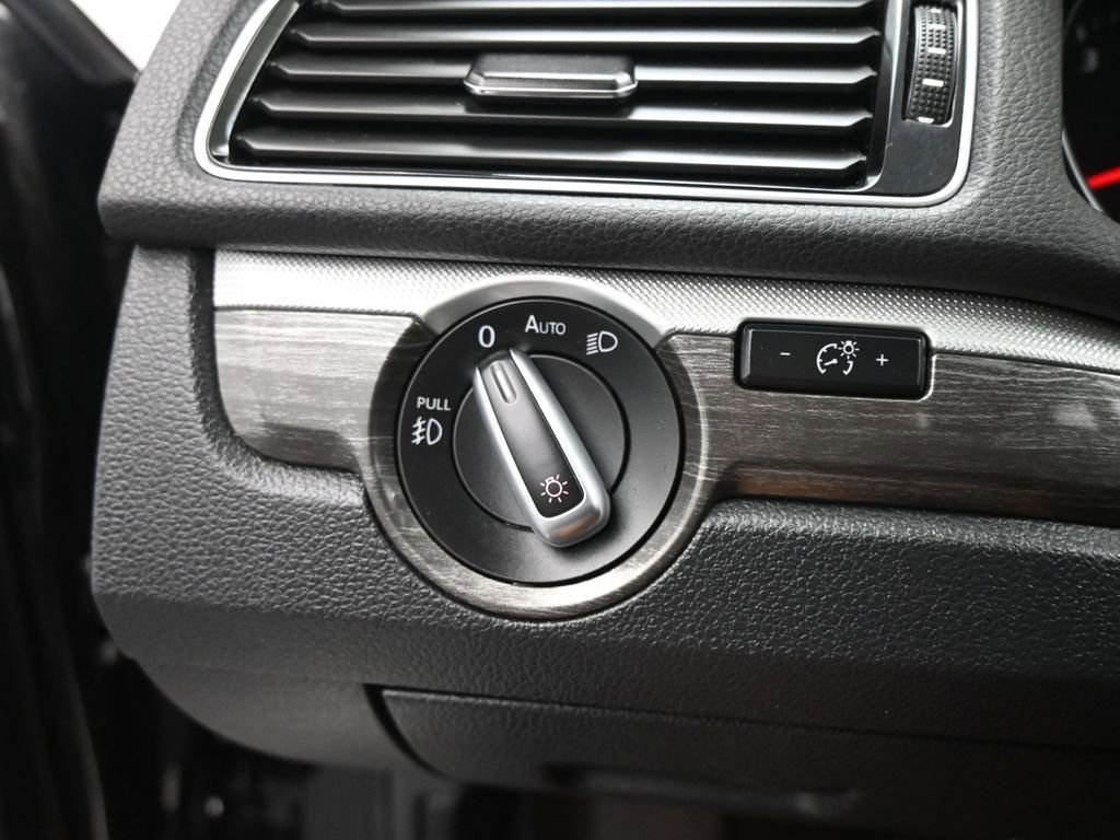 Used 2016 Volkswagen Passat 3.6 SEL Premium image 13