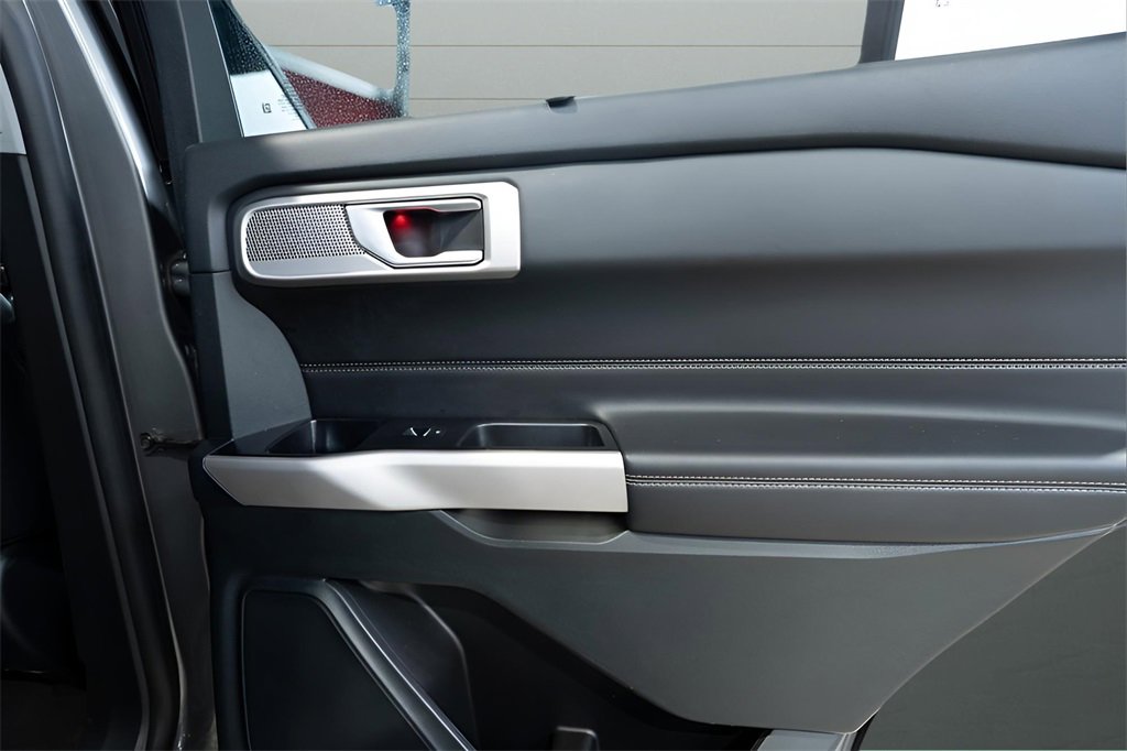 Used 2023 Ford Explorer Limited image 30