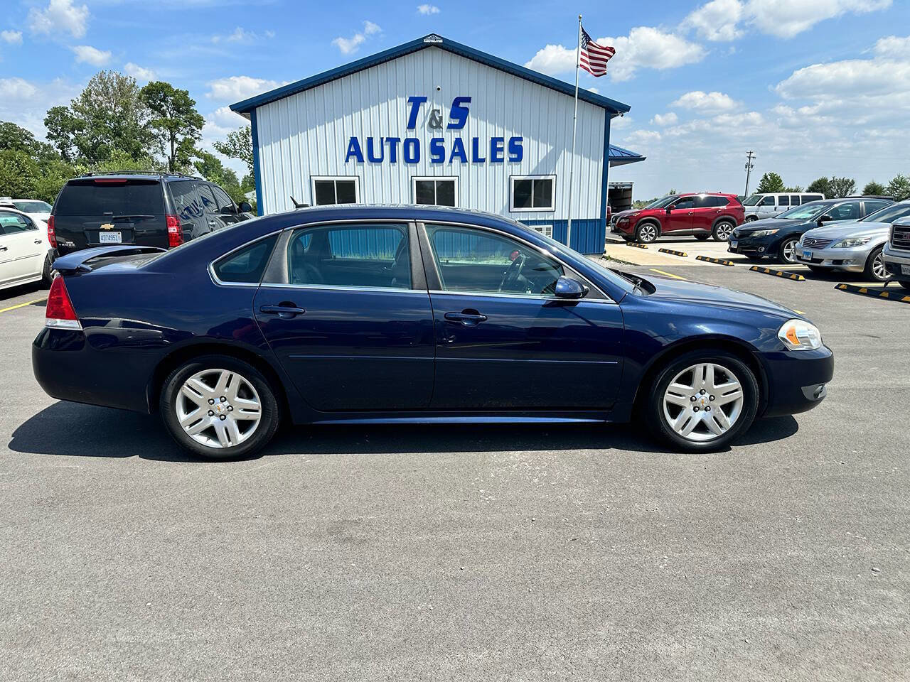 Used 2011 Chevrolet Impala LT w/ Luxury Edition Package FWD image 1
