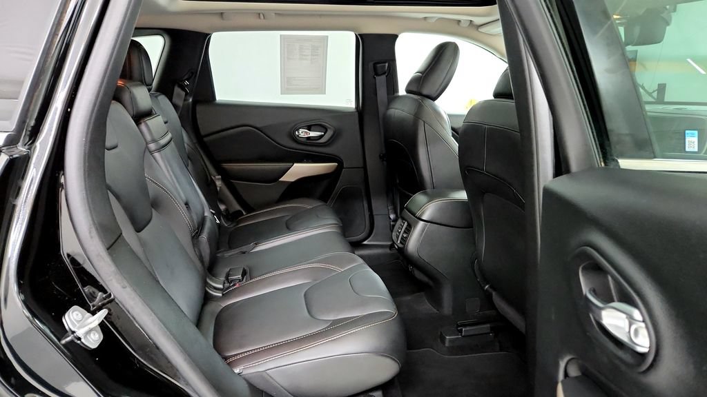 Used 2017 Jeep Cherokee Limited AWD/4WD image 14