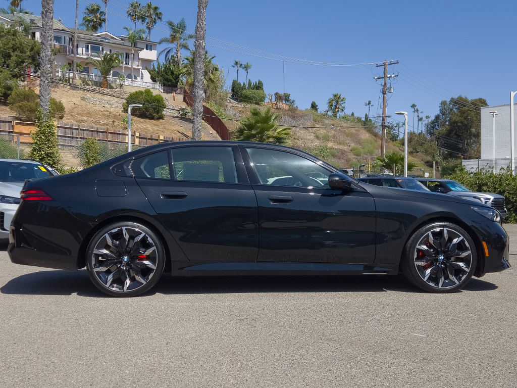 New 2027 BMW 540i xDrive w/ M Sport Package AWD/4WD image 3