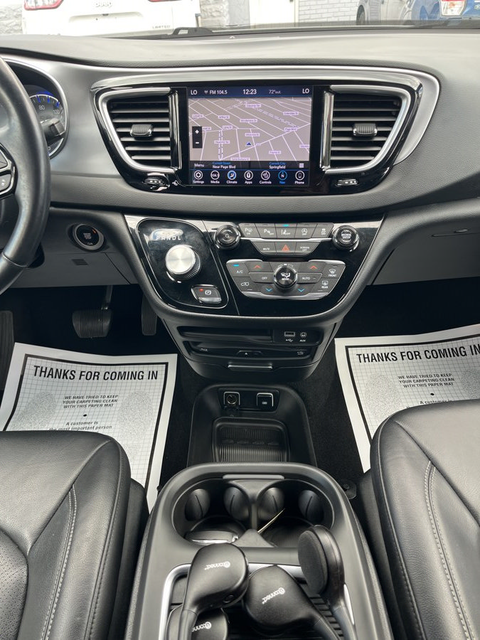 Used 2018 Chrysler Pacifica Touring-L Plus w/ Advanced Safetytec Group FWD image 16