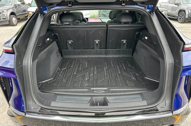 Used 2024 Cadillac Lyriq Luxury w/ LPO, Floor Liner Package AWD/4WD image 11
