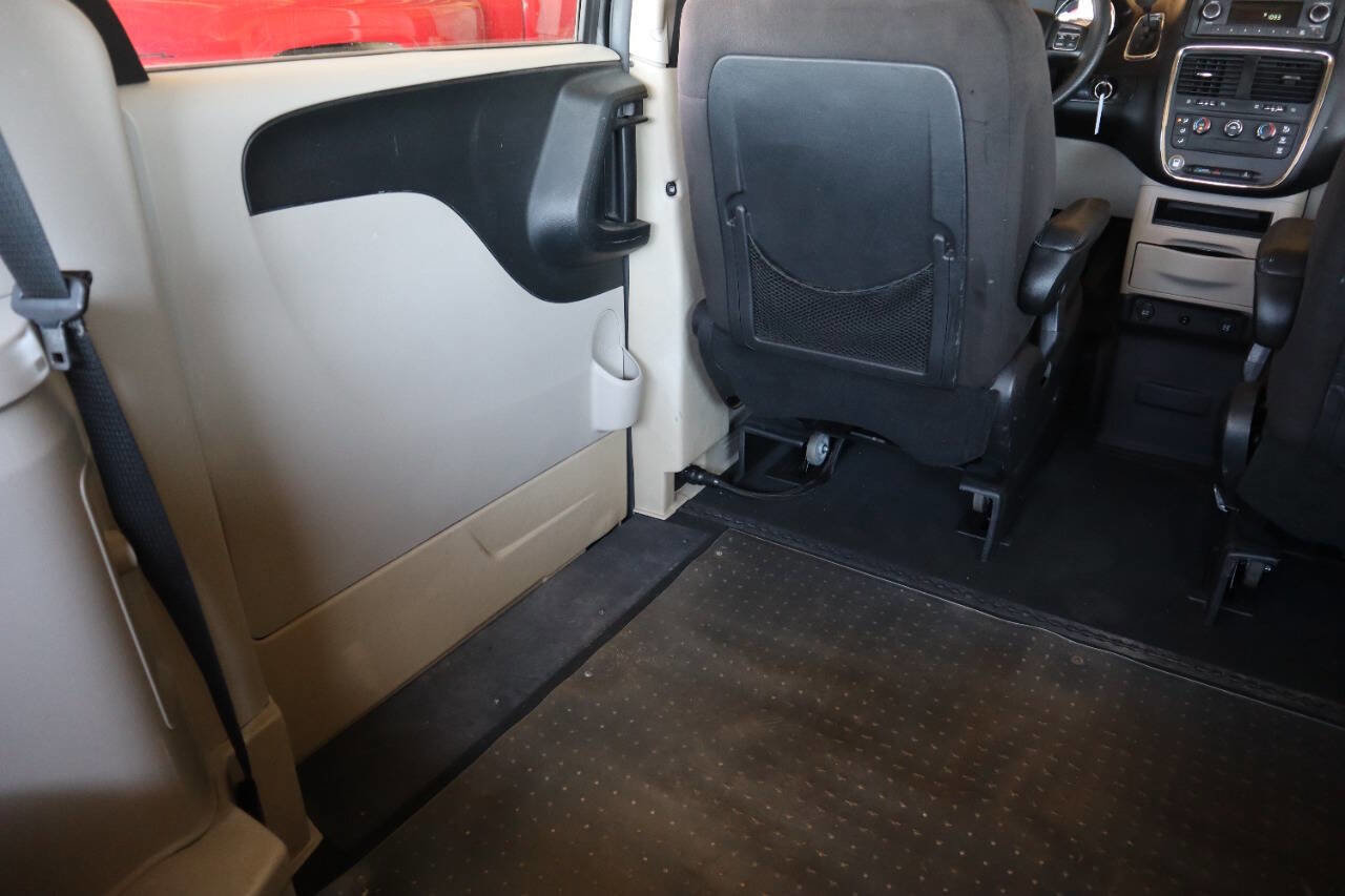 Used 2012 Dodge Grand Caravan American Value Package FWD image 28