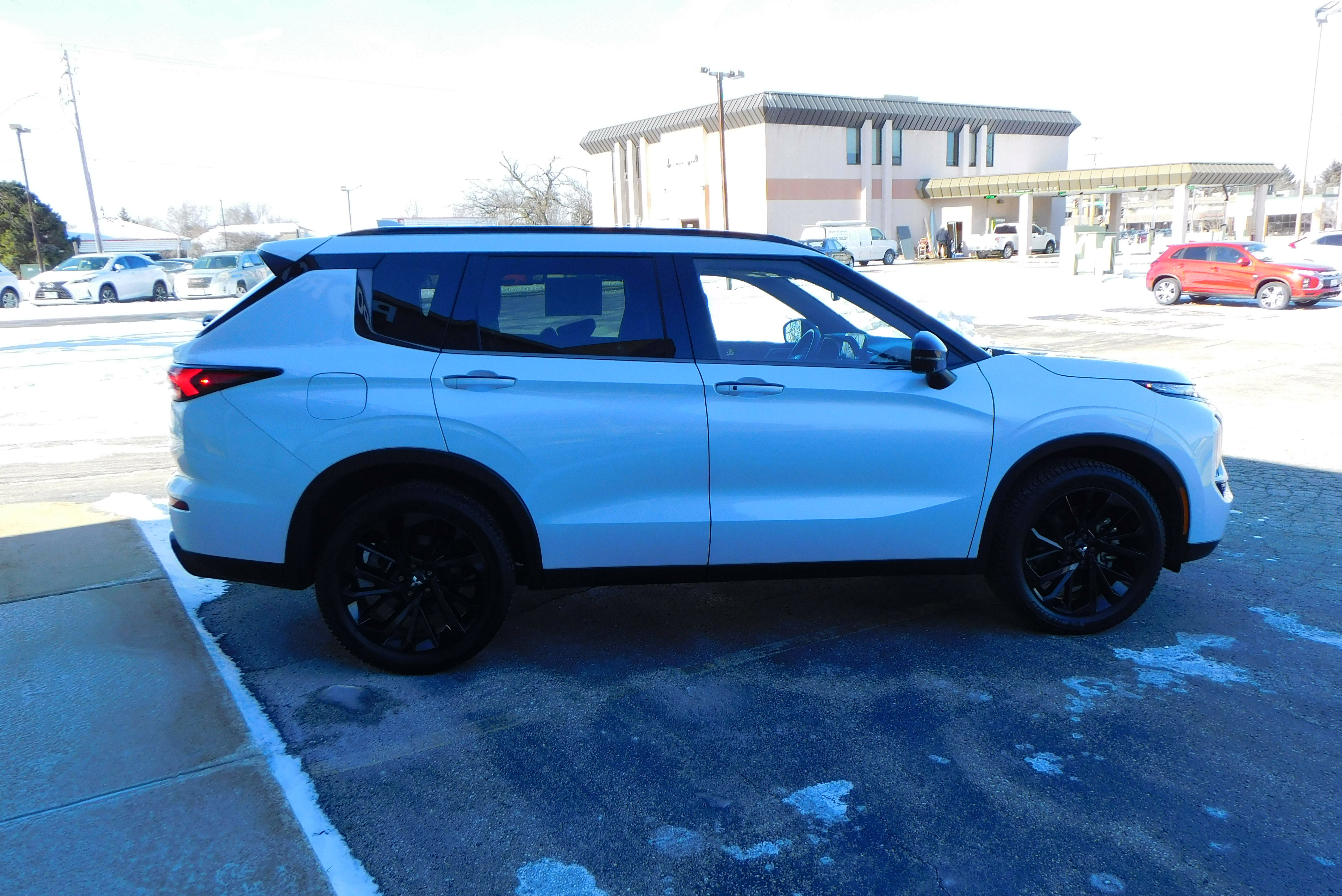 Used 2024 Mitsubishi Outlander SEL image 6