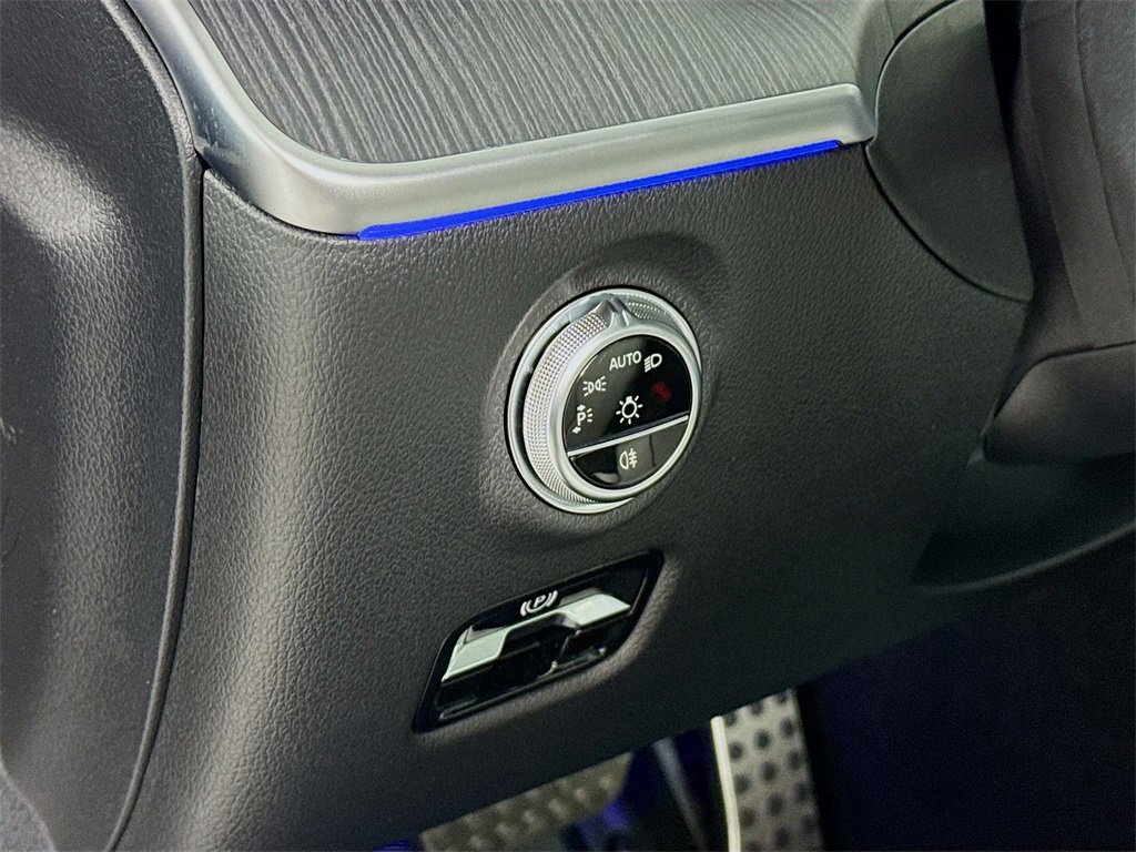 Used 2025 Mercedes-Benz C 300 4MATIC Sedan image 11