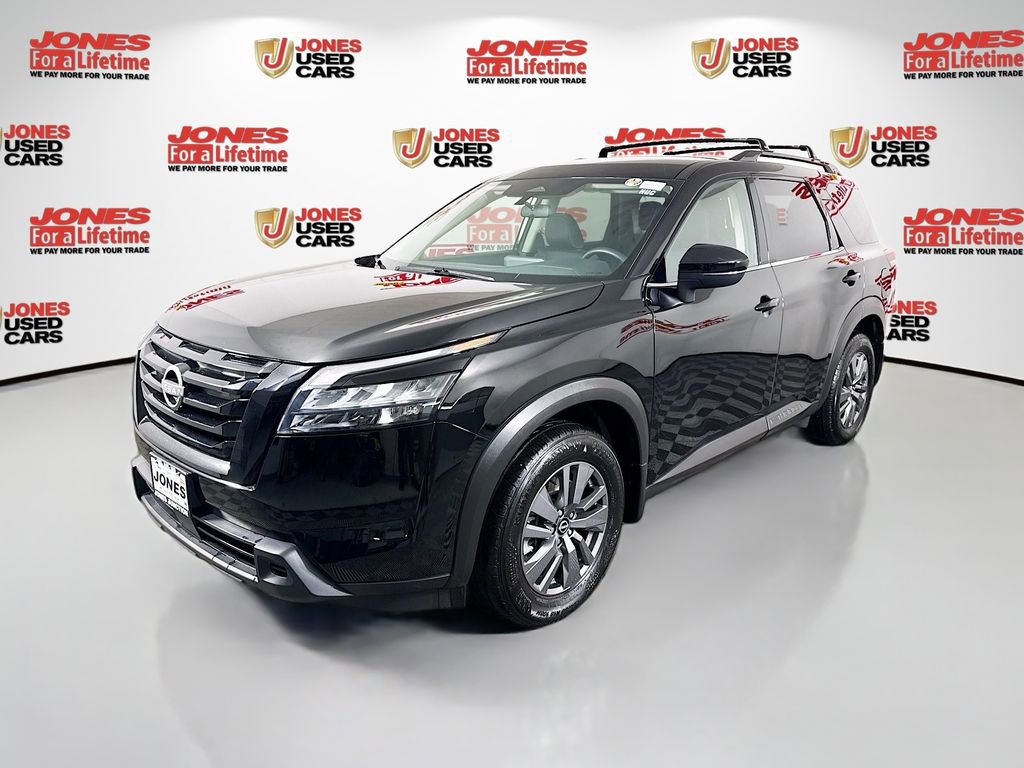 Certified 2024 Nissan Pathfinder SV w/ Black Appearance Package image 12
