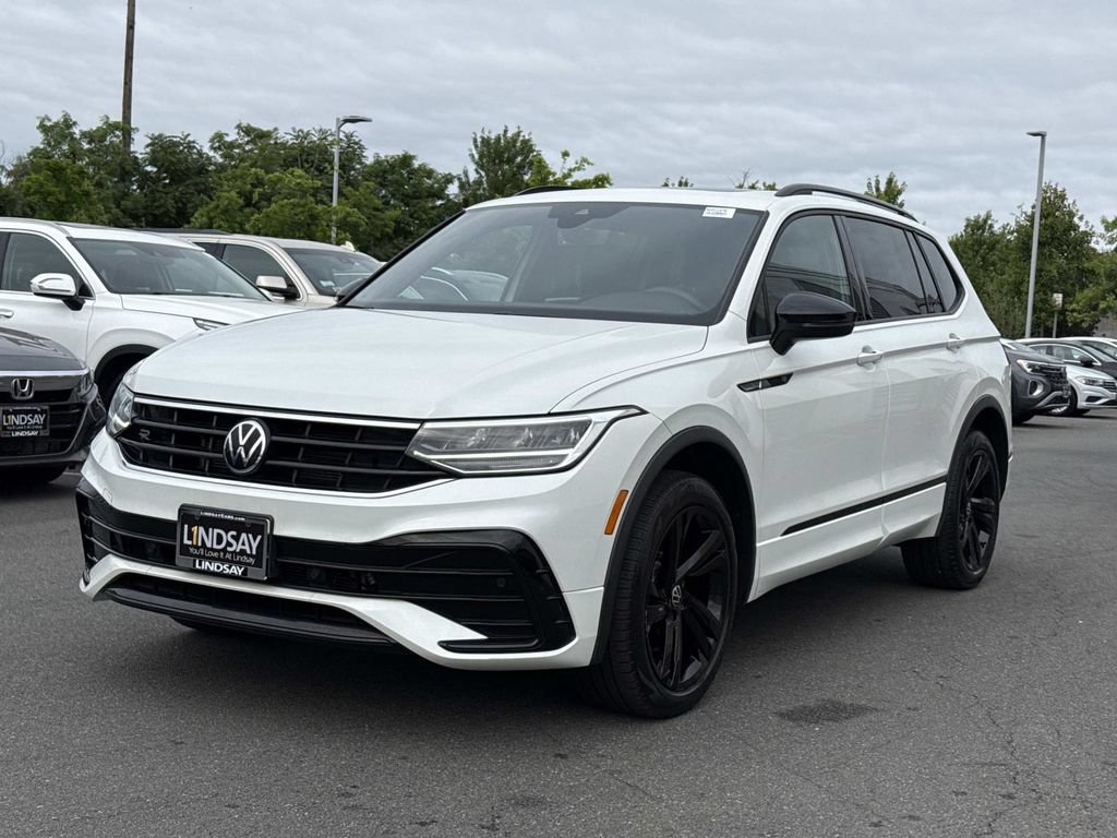 Used 2023 Volkswagen Tiguan SE R-Line AWD/4WD image 6