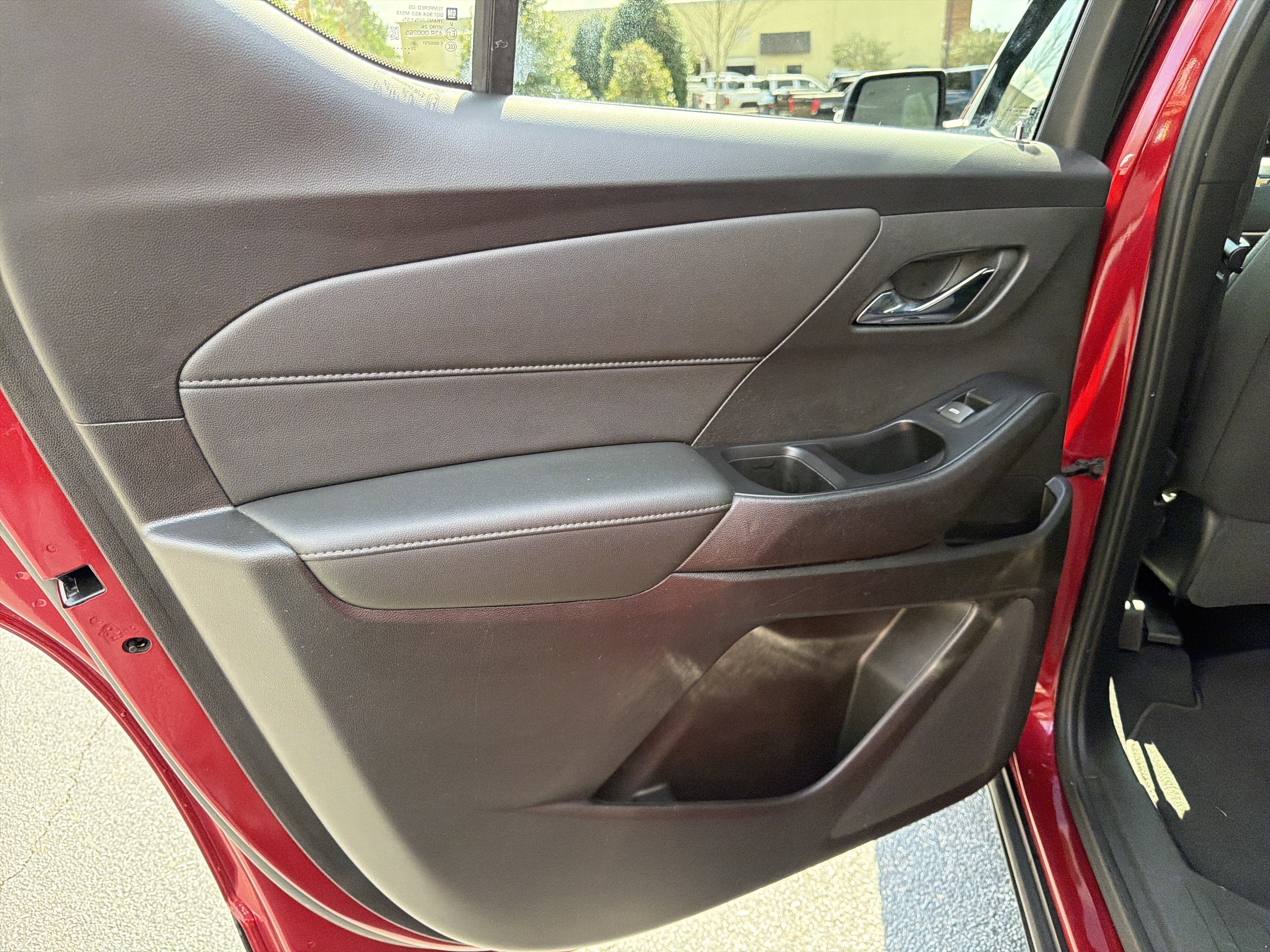 Used 2023 Chevrolet Traverse LT image 22