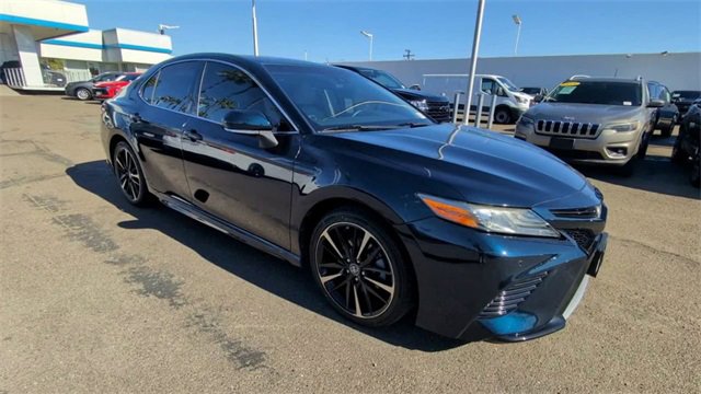 Used 2018 Toyota Camry XSE image 2