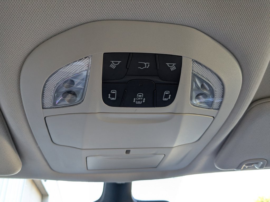Used 2024 Chrysler Pacifica Touring-L FWD image 22