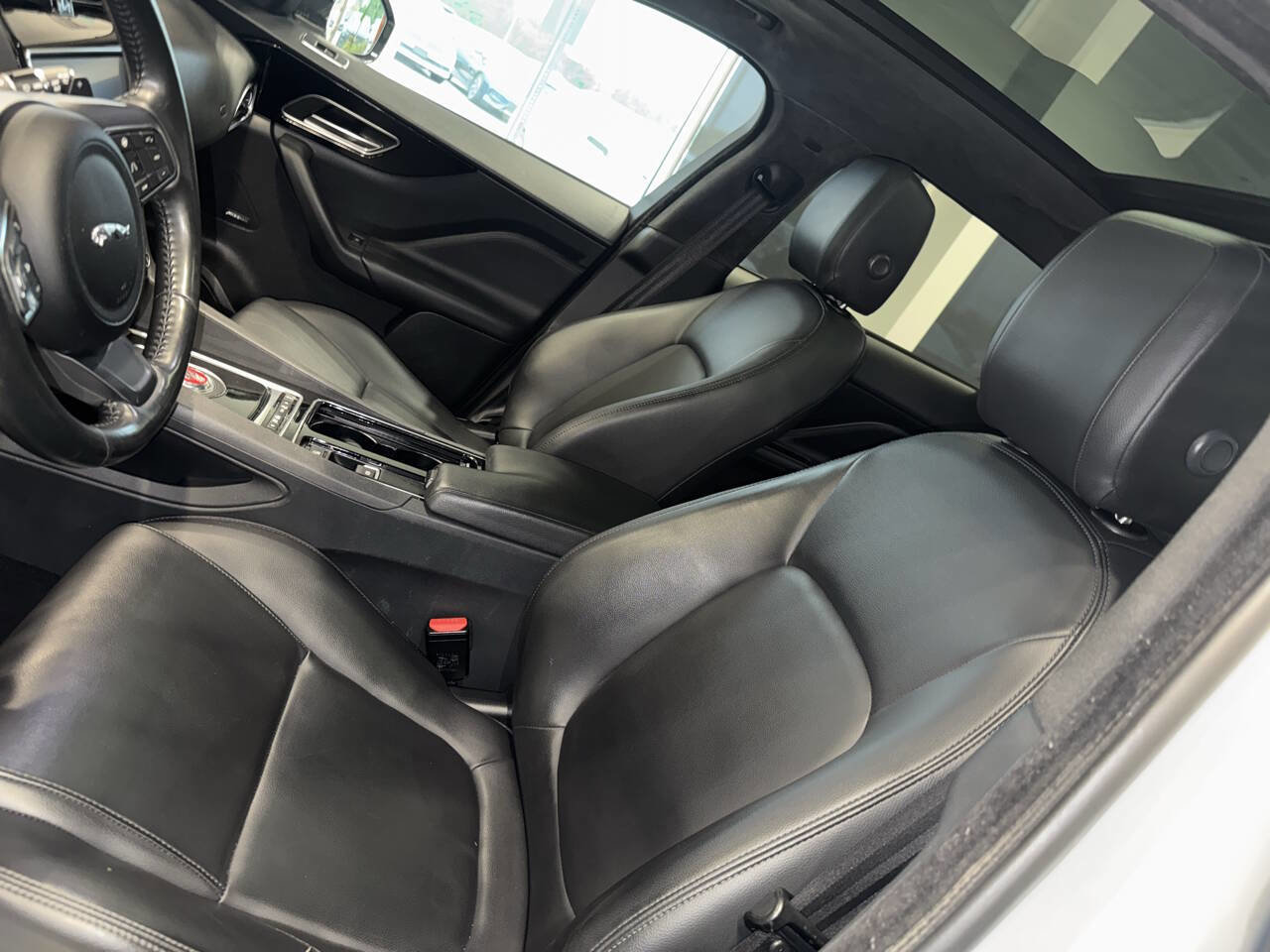 Used 2020 Jaguar F-PACE Premium image 21