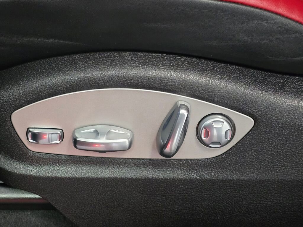 Certified 2024 Porsche Macan image 36