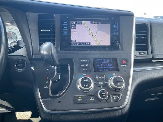 Used 2017 Toyota Sienna SE FWD image 27
