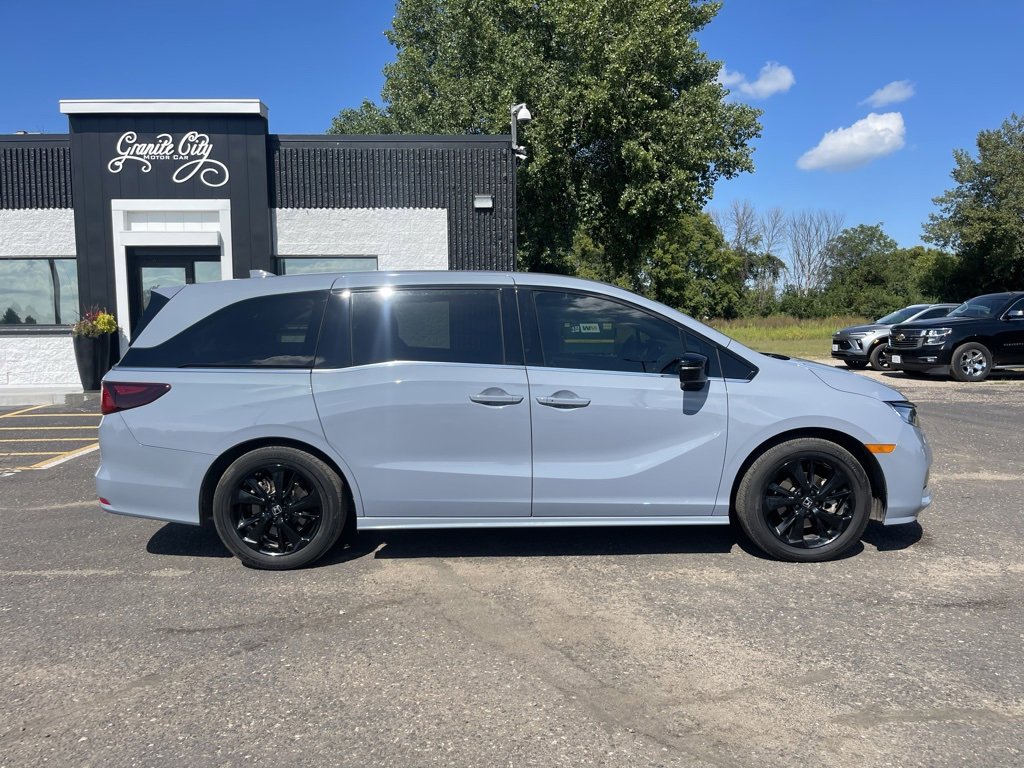 Used 2024 Honda Odyssey Sport image 3